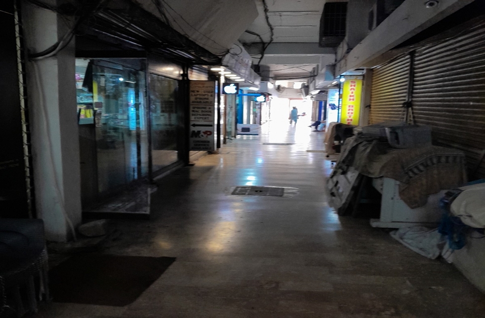 100 square feet shops for sale in Clifton Karachi