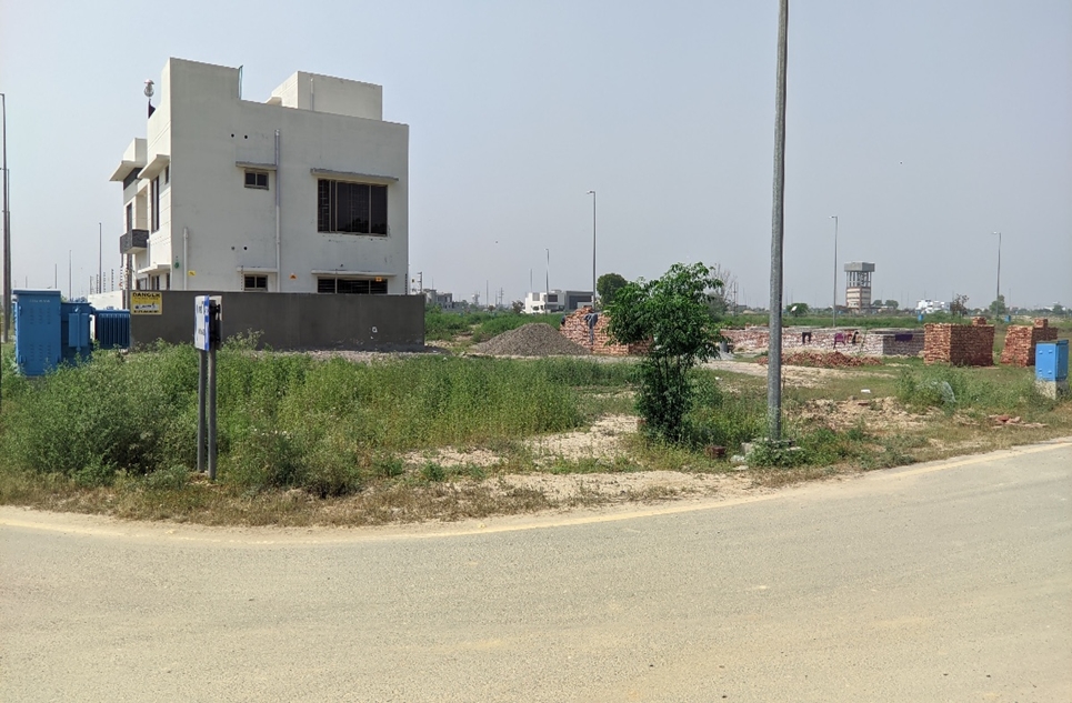10 marla plot for sale in DHA Lahore