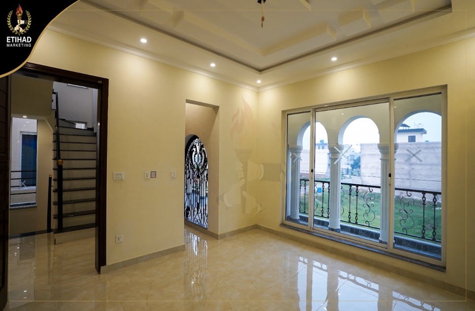 9 marla house for sale in Bankers Avenue Cooperative Housing Society Lahore