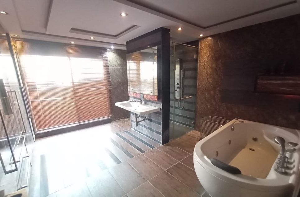 1 kanal house for rent in DHA Lahore