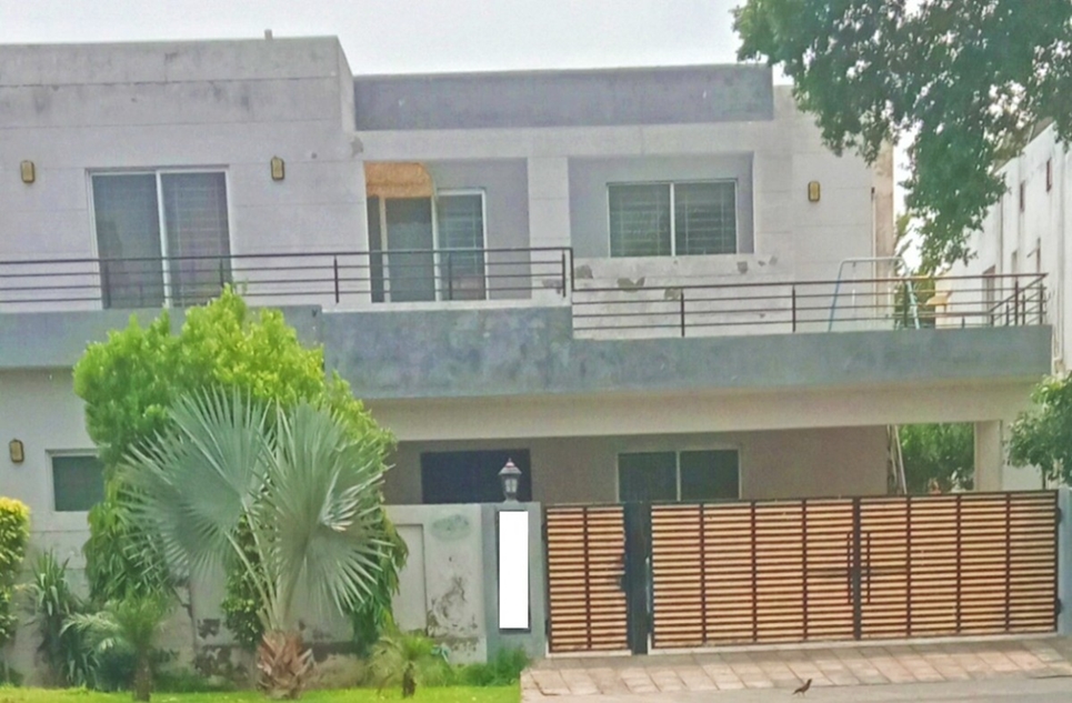 10 marla house for rent in DHA Lahore