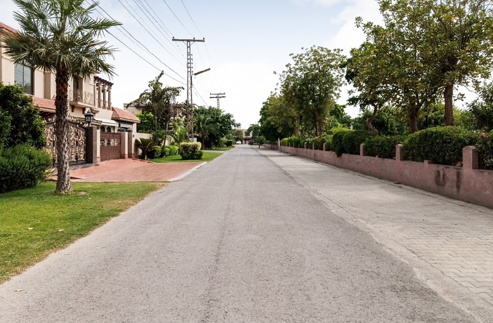 1 kanal plot for sale in DHA Lahore