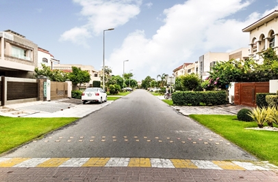 10 marla plot for sale in DHA Lahore
