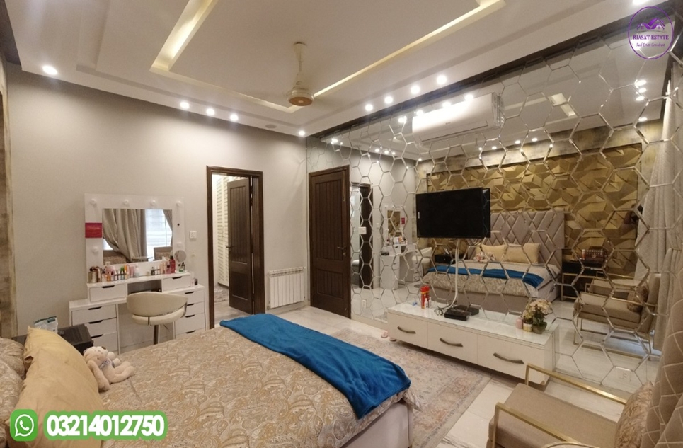 1 kanal house for sale in Phase 7 DHA Lahore