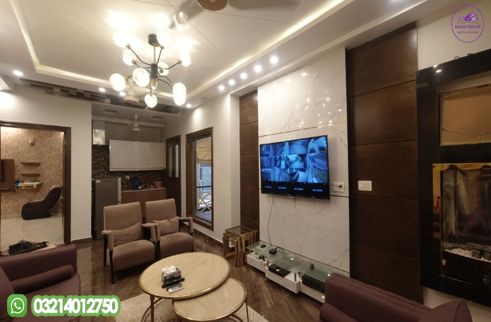 1 kanal house for sale in Phase 7 DHA Lahore