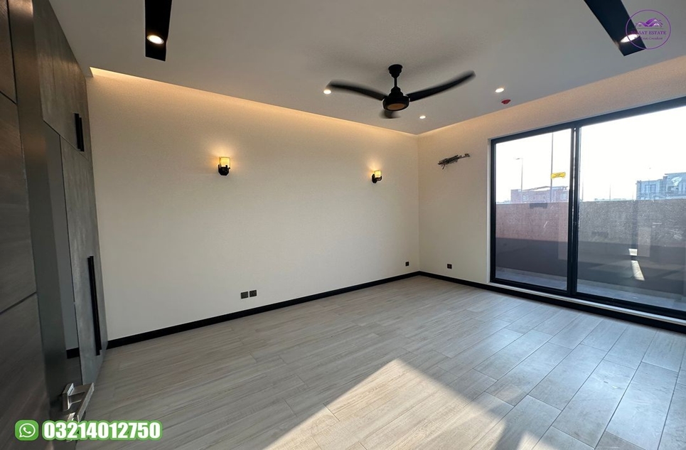 10 marla house for sale in Phase 7 DHA Lahore
