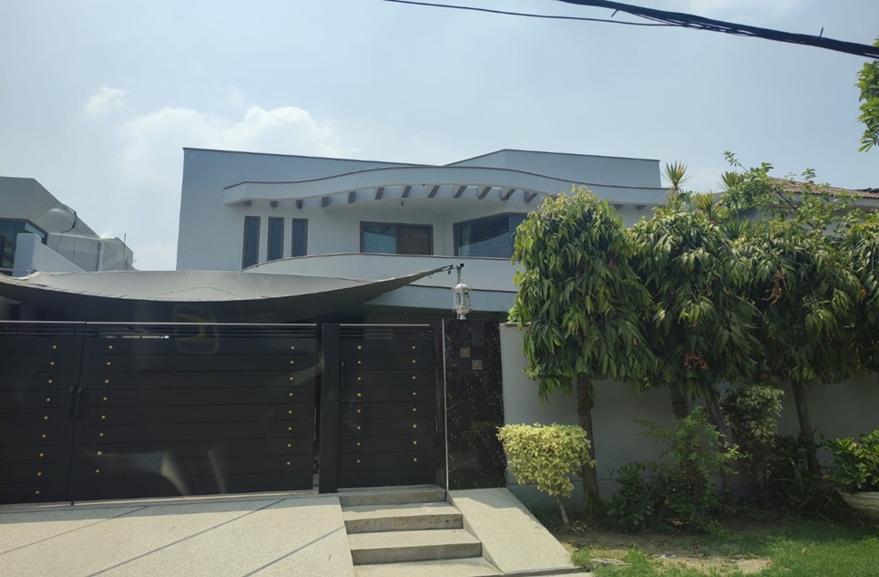 1 kanal house for sale in DHA Lahore