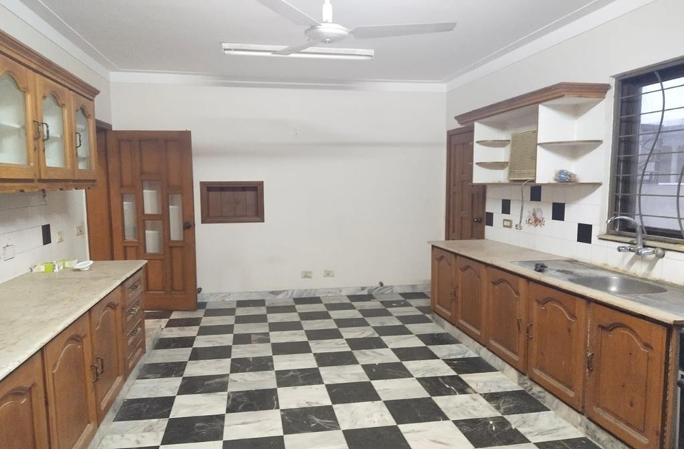 1 kanal house for sale in DHA Lahore