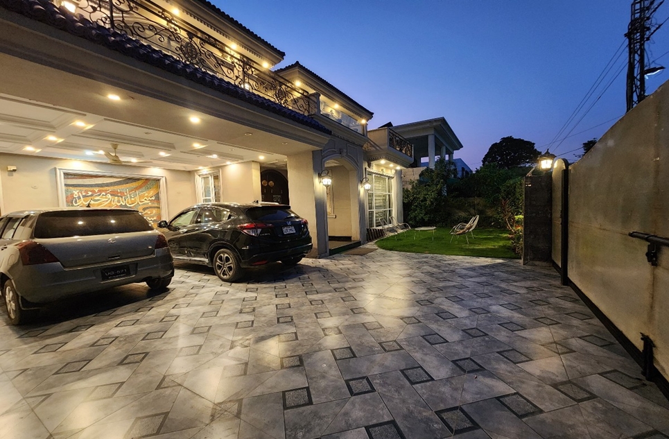 1 kanal house for sale in DHA Lahore