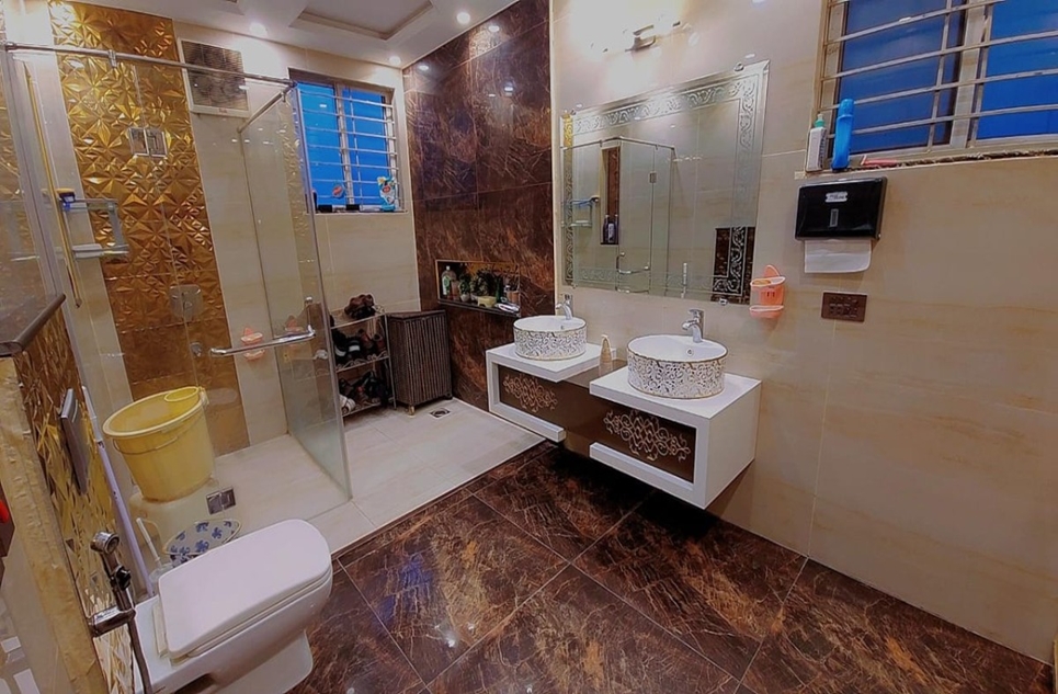 1 kanal house for sale in DHA Lahore