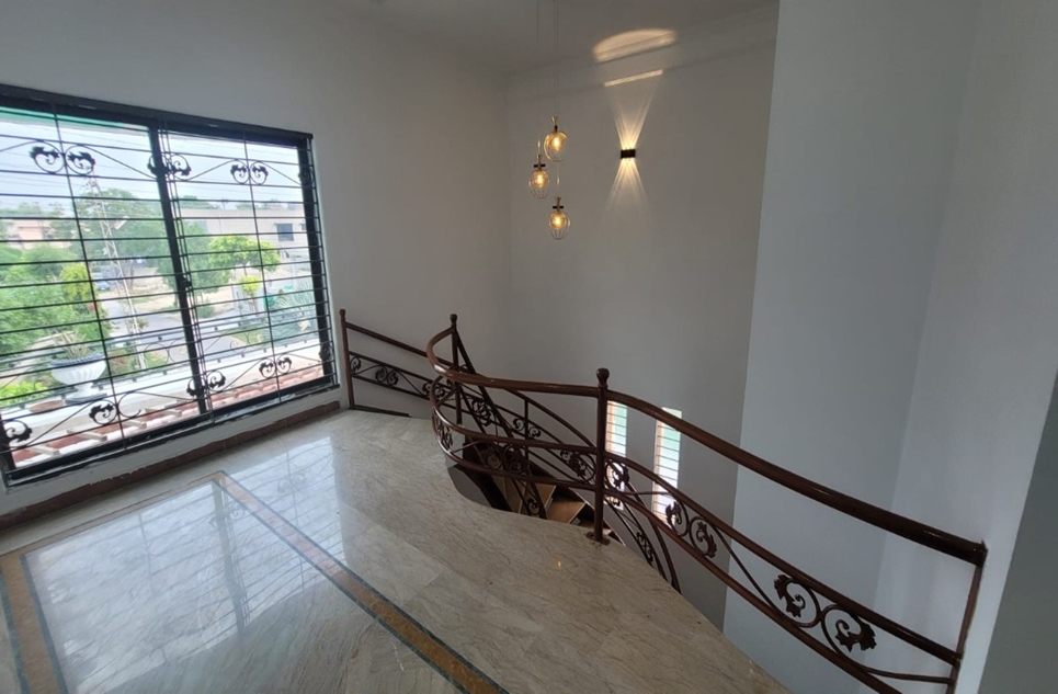 1 kanal house for sale in DHA Lahore