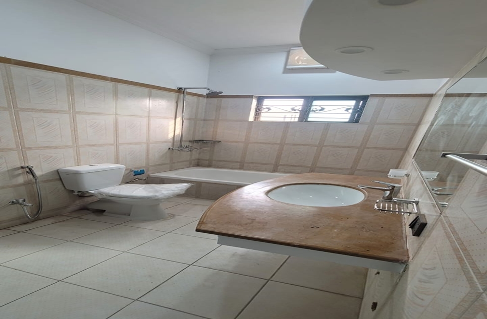 1 kanal house for sale in DHA Lahore