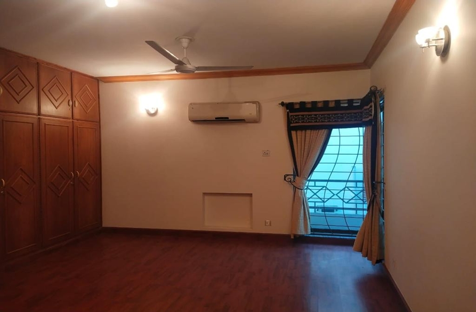 1 kanal house for sale in DHA Lahore
