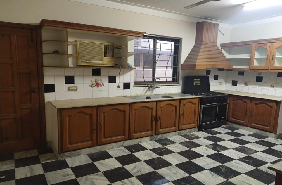 1 kanal house for sale in DHA Lahore