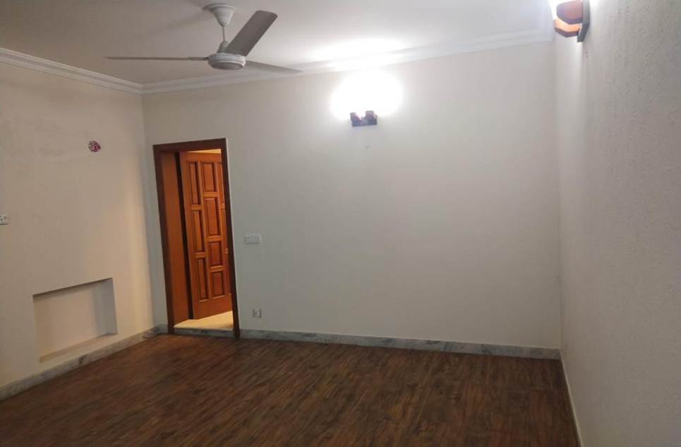 1 kanal house for sale in DHA Lahore