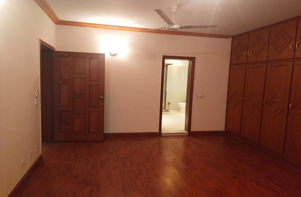 1 kanal house for sale in DHA Lahore