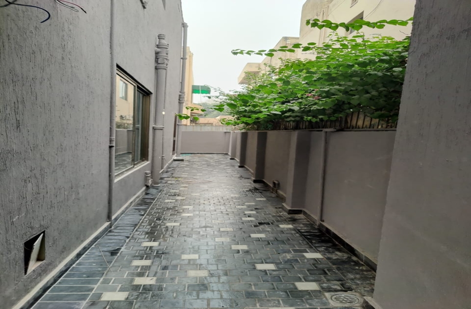 10 marla house for sale in DHA Lahore