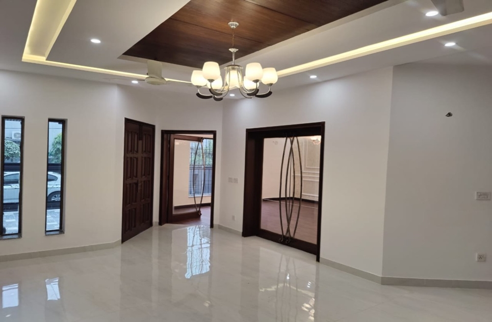 10 marla house for sale in DHA Lahore