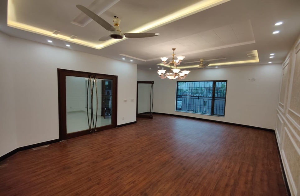 10 marla house for sale in DHA Lahore