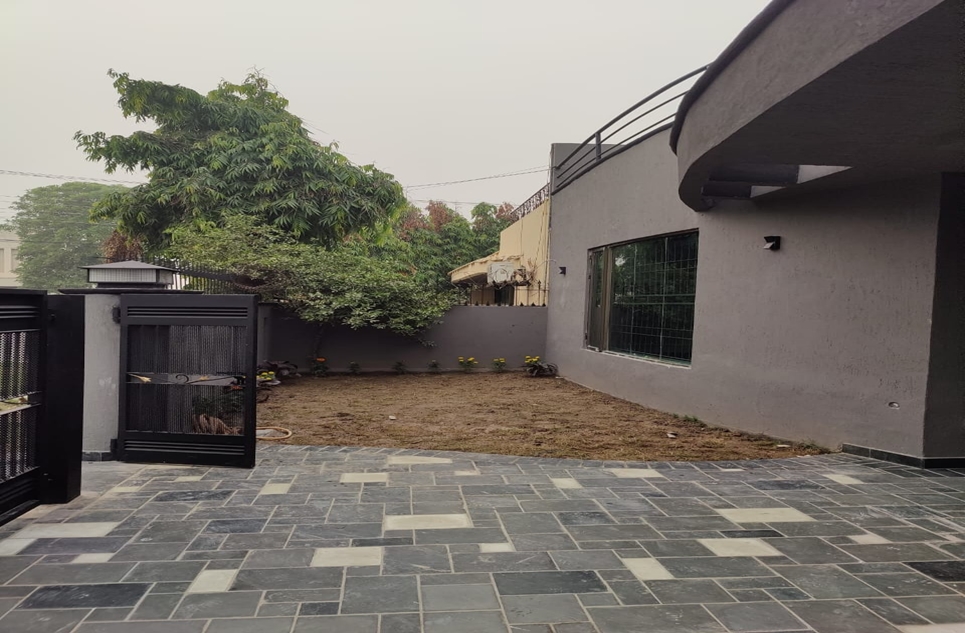 10 marla house for sale in DHA Lahore