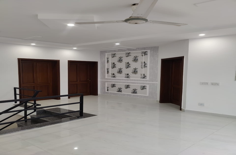 10 marla house for sale in DHA Lahore