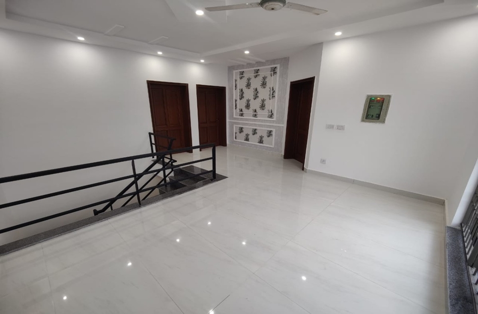 10 marla house for sale in DHA Lahore