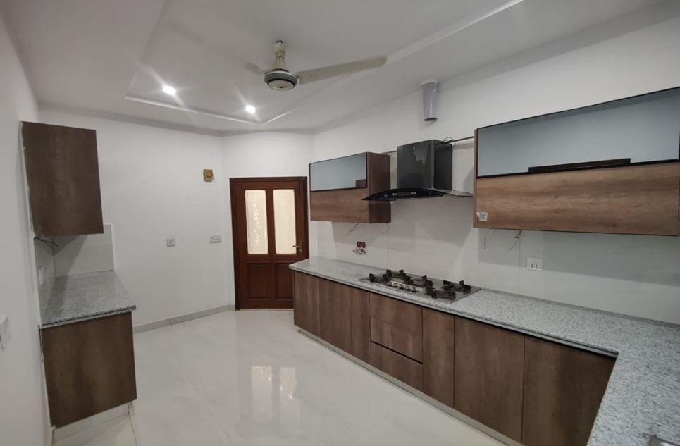 10 marla house for sale in DHA Lahore