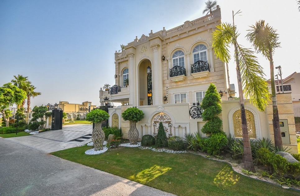 house for rent in Phase 8 DHA Lahore