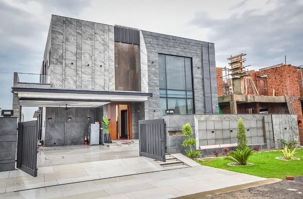 1 kanal house for rent in Phase 8 DHA Lahore