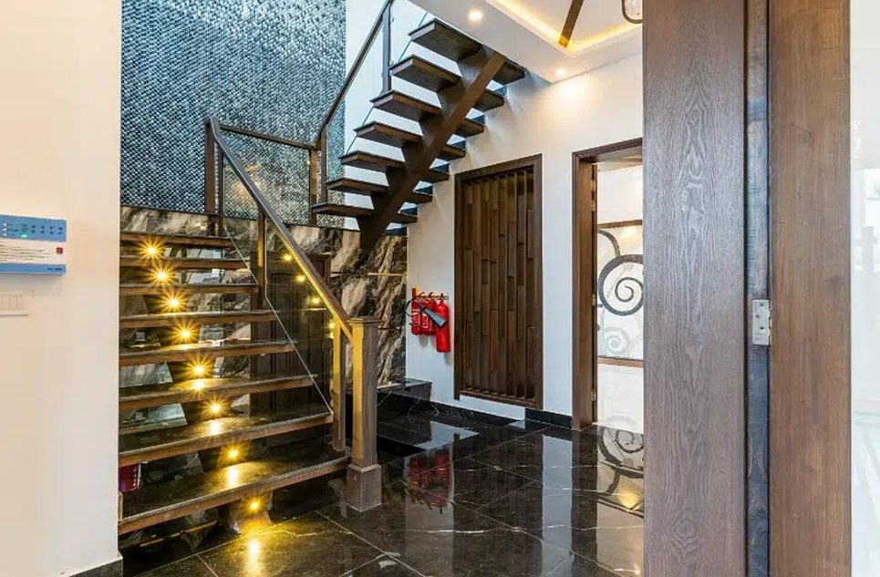 1 kanal house for rent in Phase 8 DHA Lahore