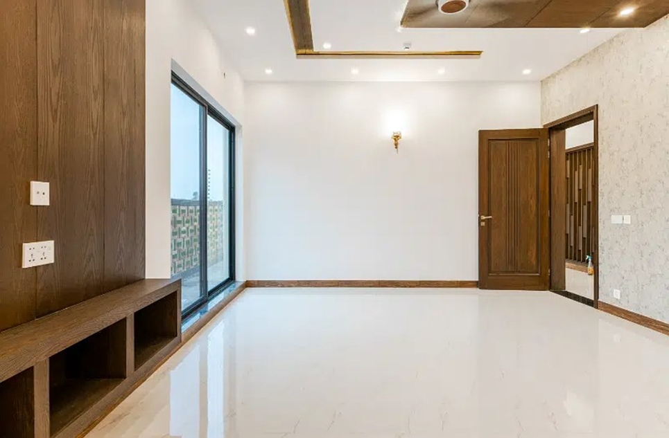 1 kanal house for rent in Phase 8 DHA Lahore