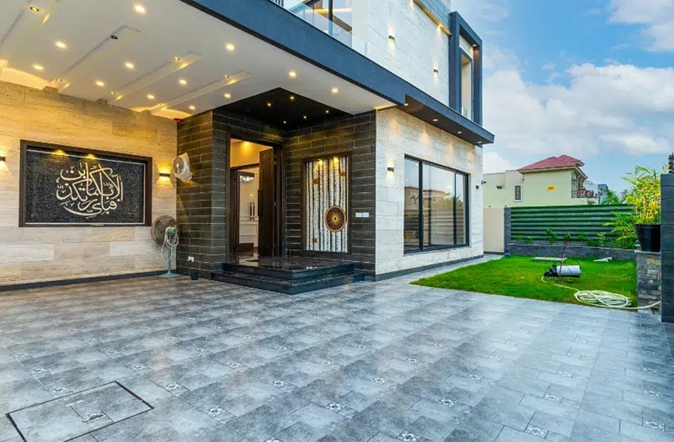 1 kanal house for rent in Phase 8 DHA Lahore