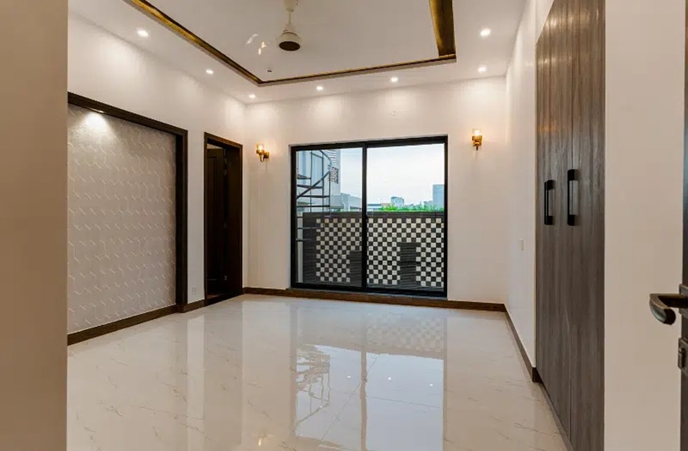 1 kanal house for rent in Phase 8 DHA Lahore