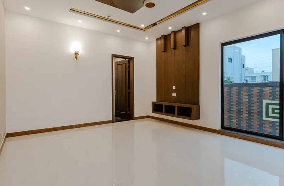 1 kanal house for rent in Phase 8 DHA Lahore