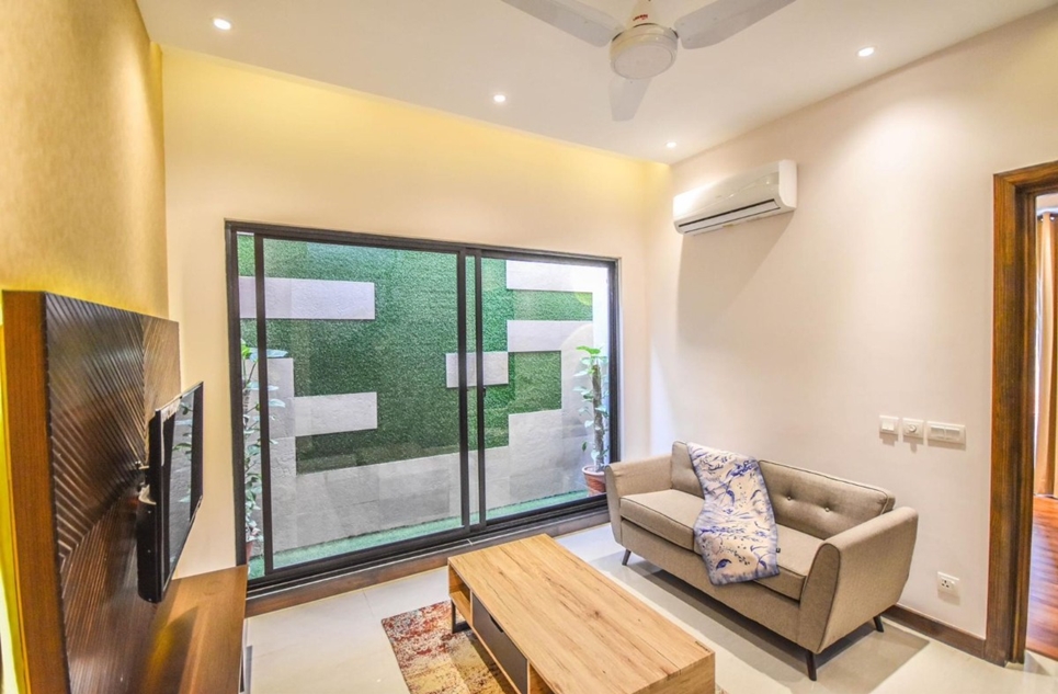 1 kanal house for rent in Phase 8 DHA Lahore