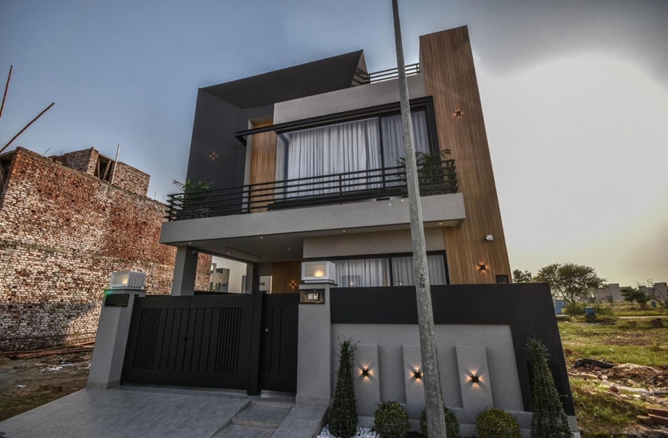 1 kanal house for rent in Phase 8 DHA Lahore