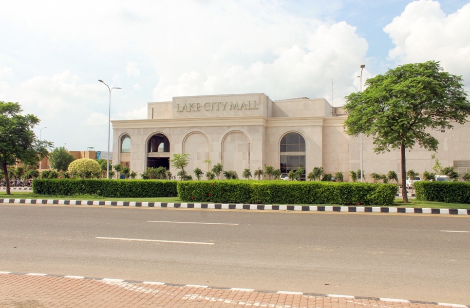 5 marla plot for sale in Lake City Lahore
