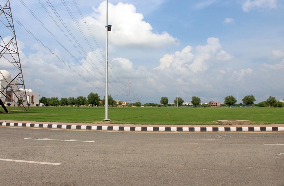 5 marla plot for sale in Lake City Lahore
