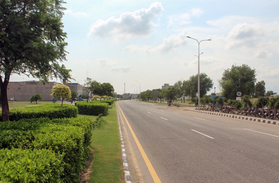 5 marla plot for sale in Lake City Lahore