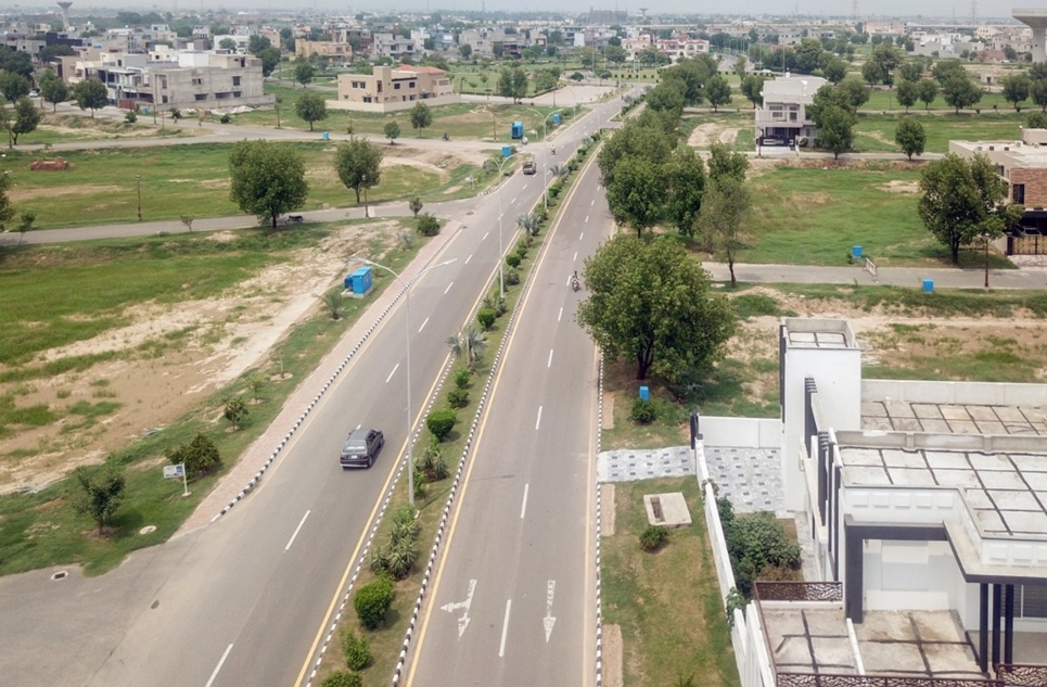 5 marla plot for sale in Lake City Lahore