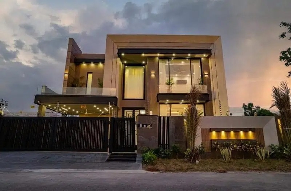 1 kanal house for rent in Phase 6 DHA Lahore