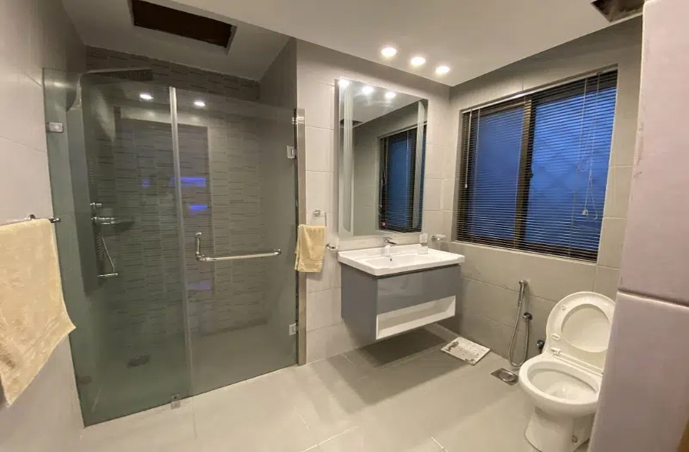 1 kanal house for rent in Phase 6 DHA Lahore