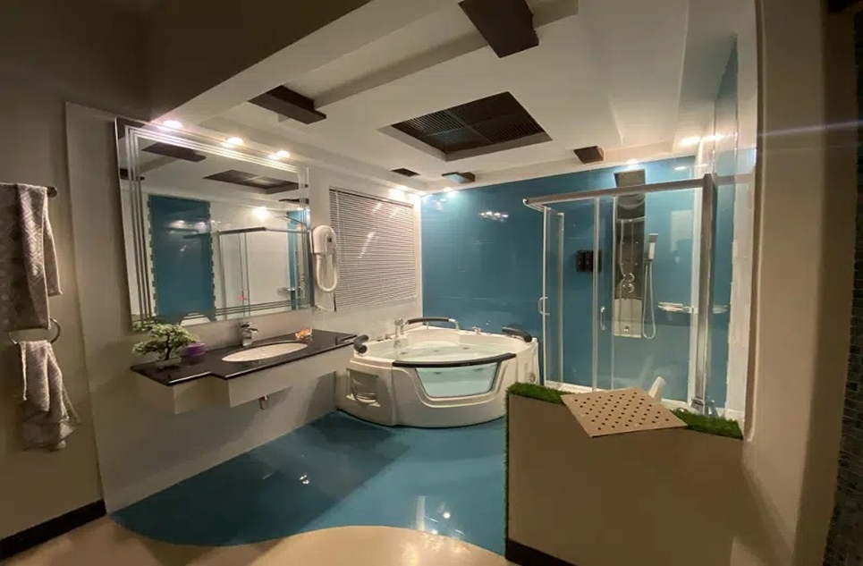 1 kanal house for rent in Phase 6 DHA Lahore