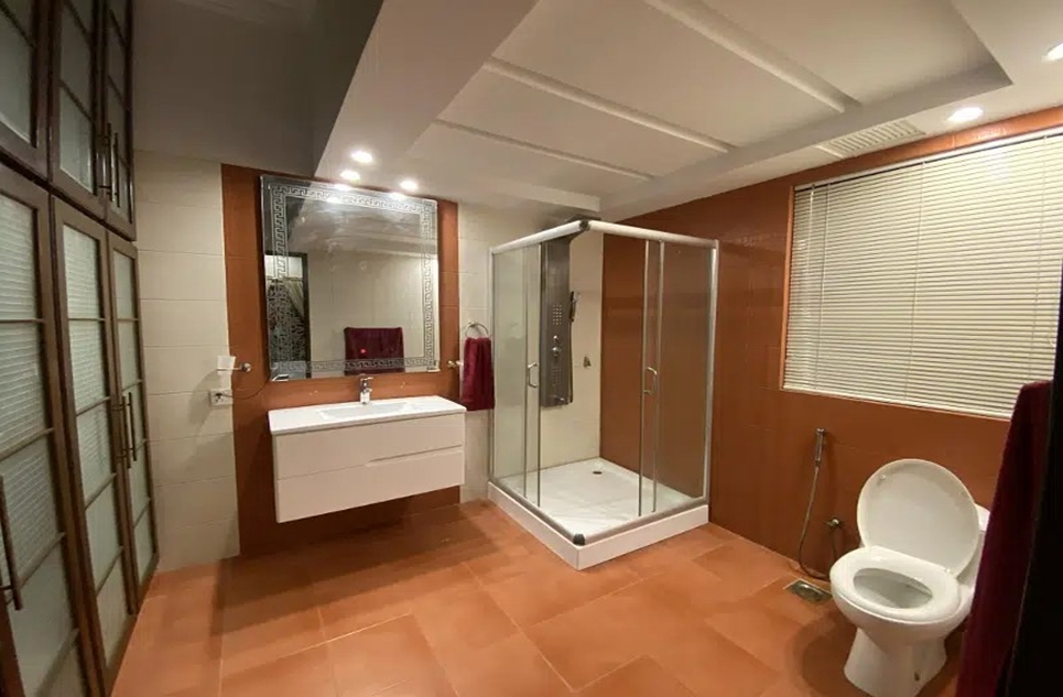 1 kanal house for rent in Phase 6 DHA Lahore