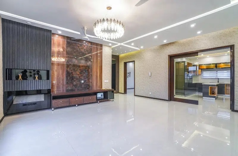 1 kanal house for rent in Phase 5 DHA Lahore