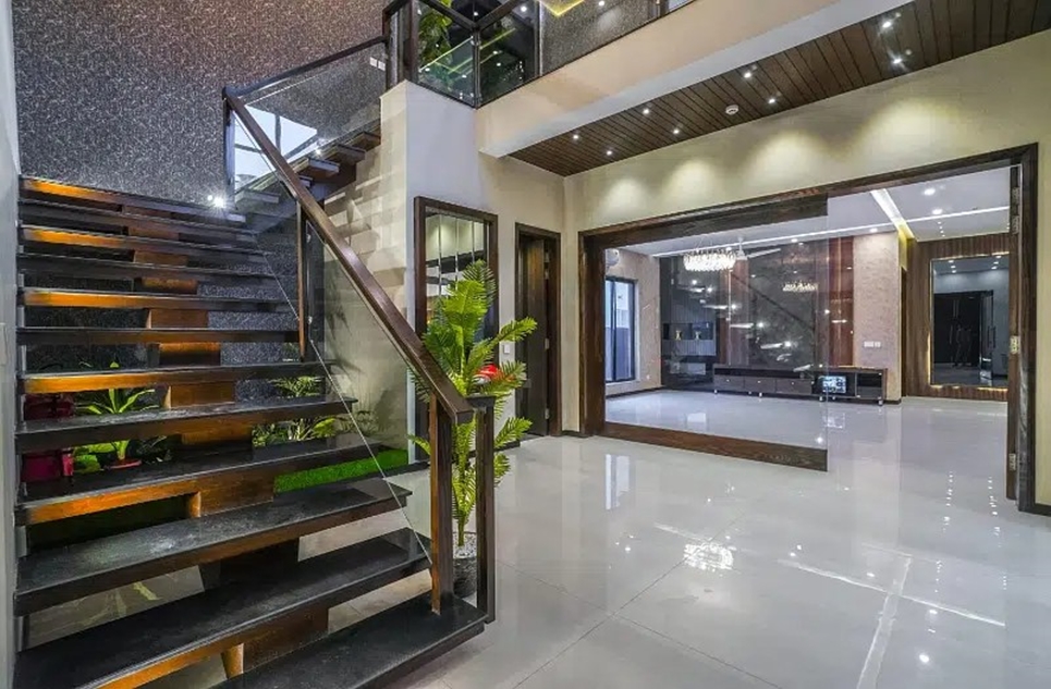 1 kanal house for rent in Phase 5 DHA Lahore