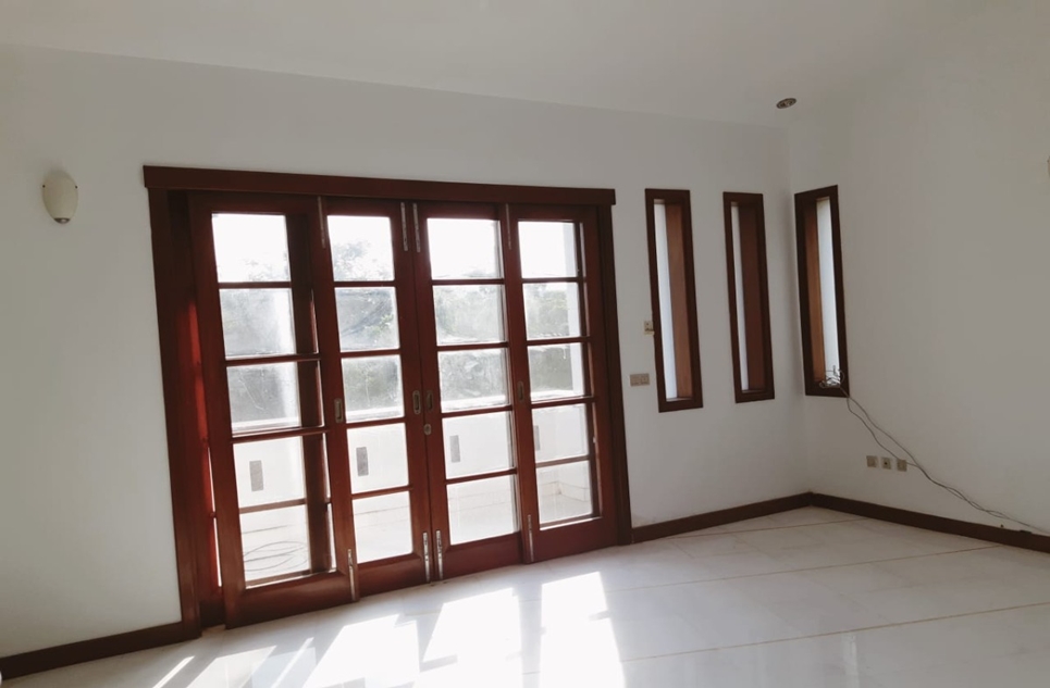 999 square yard house for rent in Phase 5 DHA Karachi