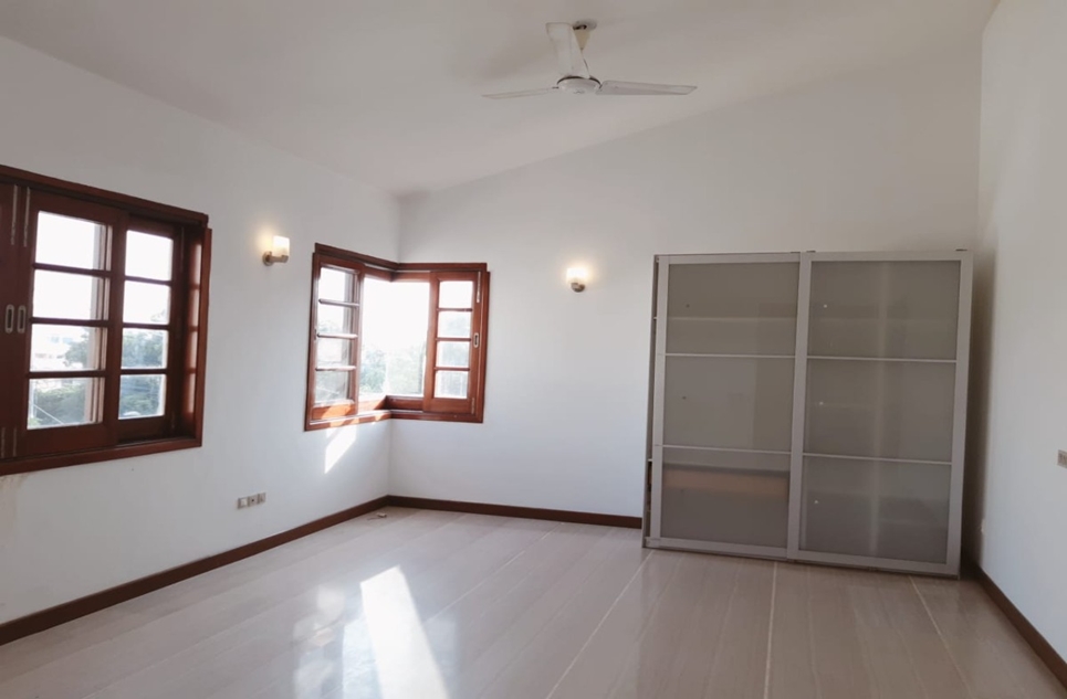 999 square yard house for rent in Phase 5 DHA Karachi