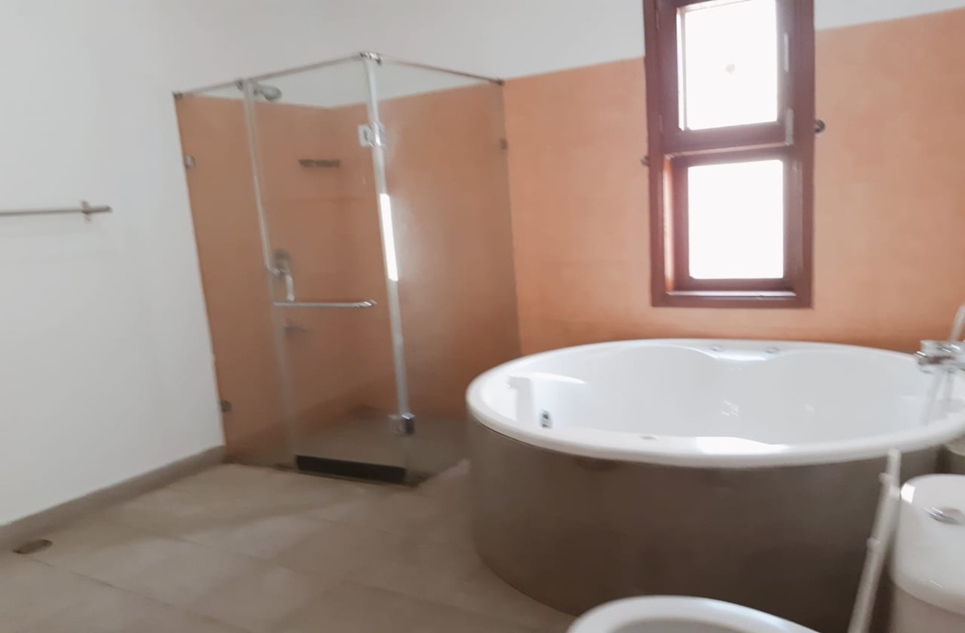 999 square yard house for rent in Phase 5 DHA Karachi
