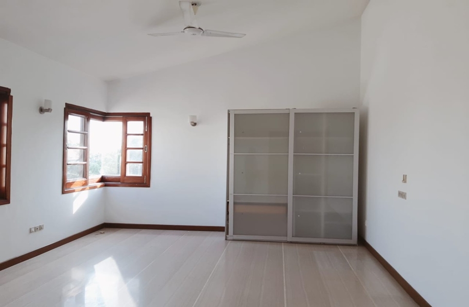 999 square yard house for rent in Phase 5 DHA Karachi